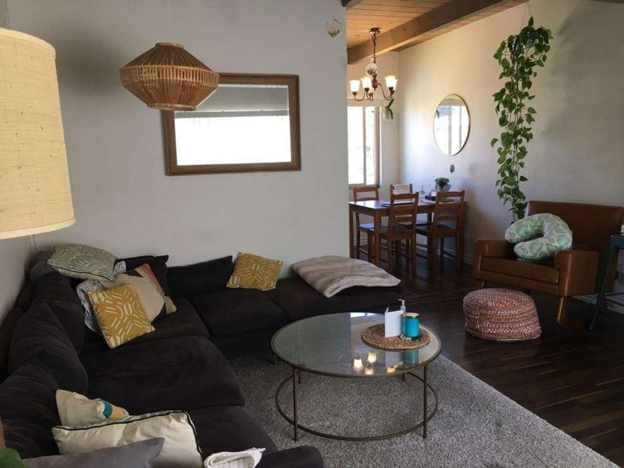 MOVE IN SPECIAL: Beautiful upstairs 2 bedroom 1 bathroom apartment in North Pacific Beach
