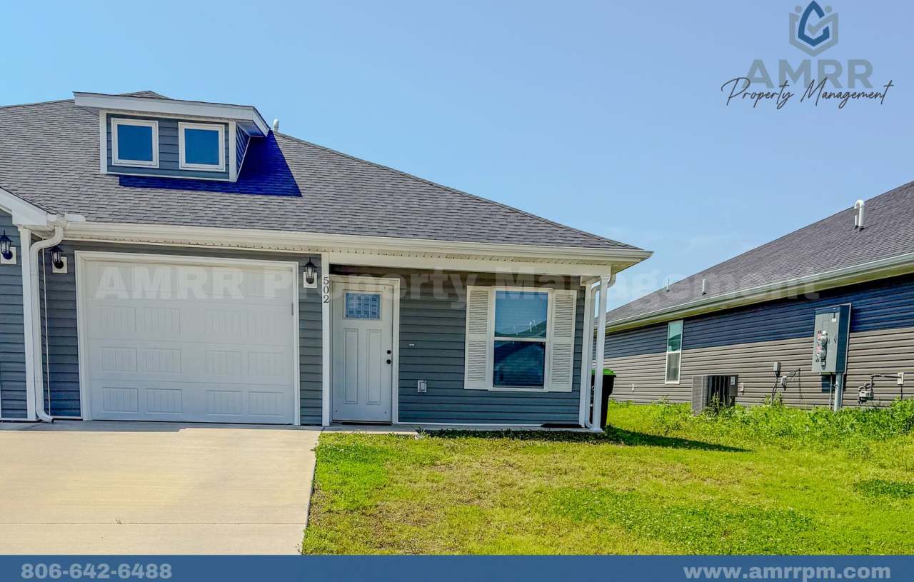 3-Bedroom Townhome In Suburban-Style Neighborhood!