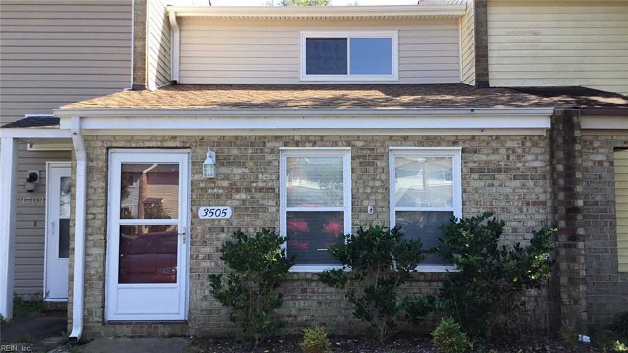 Modern 2-Story Townhome in Central Virginia Beach