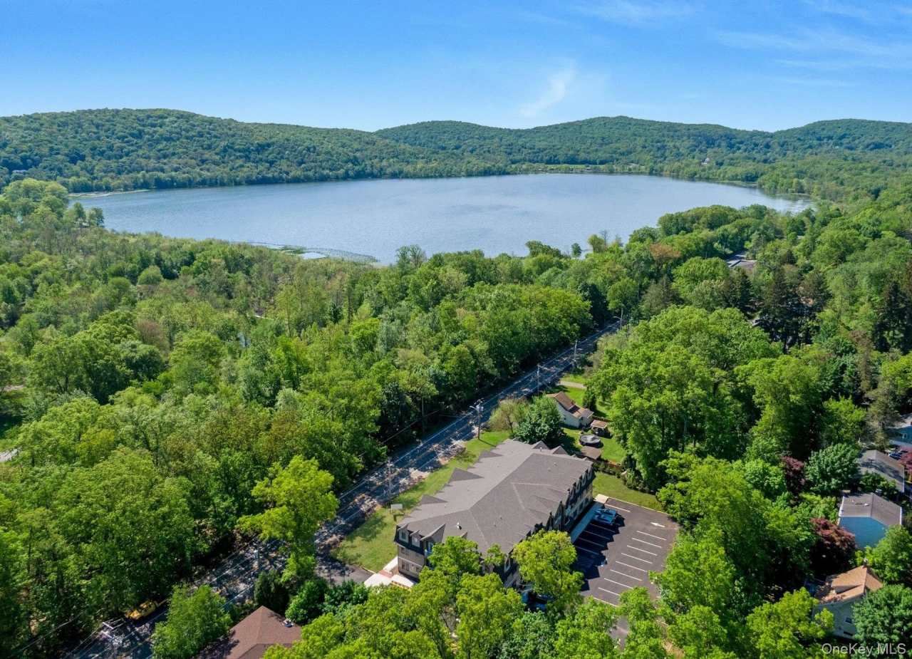 962 S Route 9W unit: 103