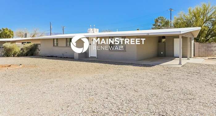 1733 South Avenida Regulo