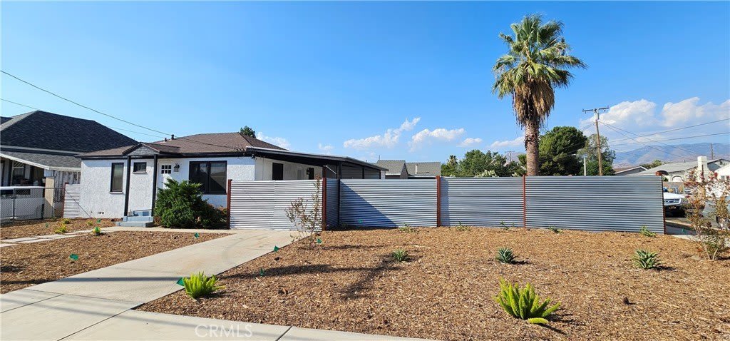 102 W Delaware Avenue