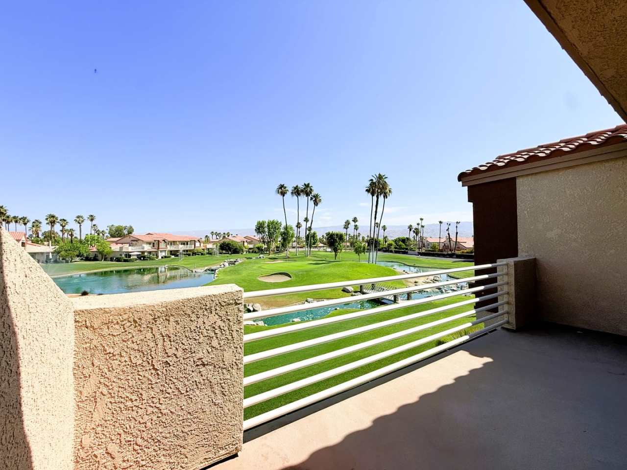 AVAILABLE NOW!!! 1 Bed / 1 Bath Upstairs Condo in La Quinta!
