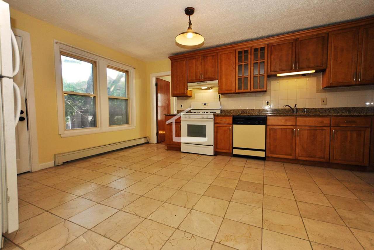 HOT BROOKLINE LISTING!!!!!