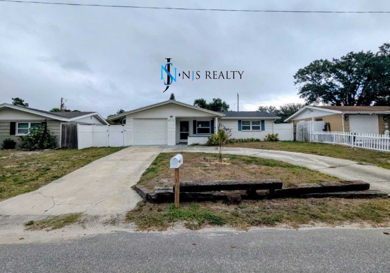 REDUCED!! NEW FLOORS, NEW PAINT INSIDE  OUT.. 2/1/1 with a bonus room! just minutes from downtown life.. a must see!