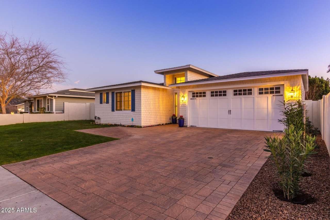 3745 E TURNEY Avenue