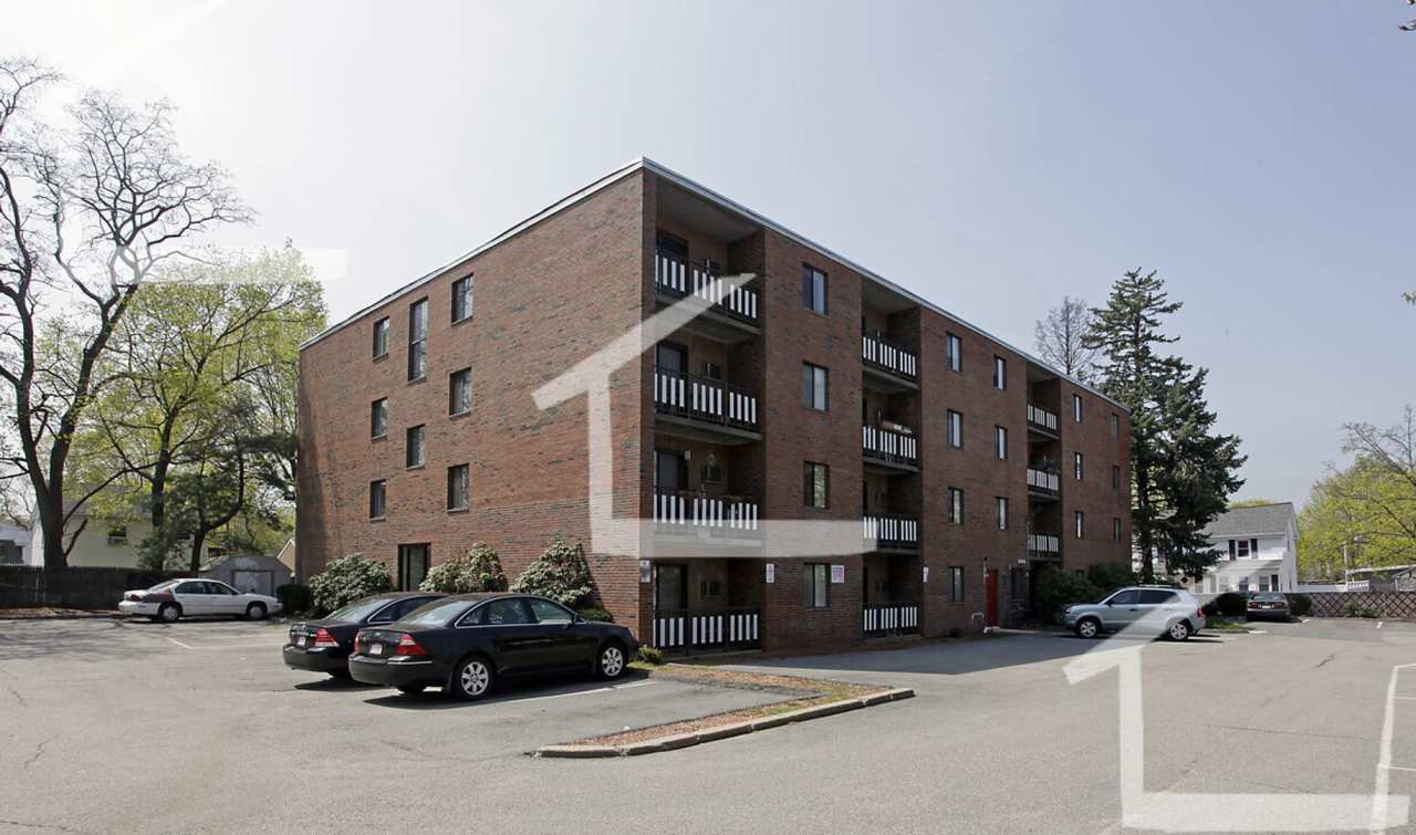 2Br/1Bth apartment available Jan 1st! Laundry in building. AC!