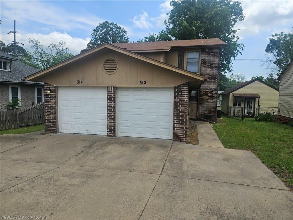 312  N Albert Pike  AVE