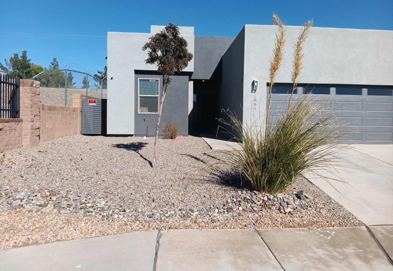 Newly-renovated 3 bedroom, 2 bathroom in Los Lunas! All new appliances! HUGE yard! Showings available NOW!