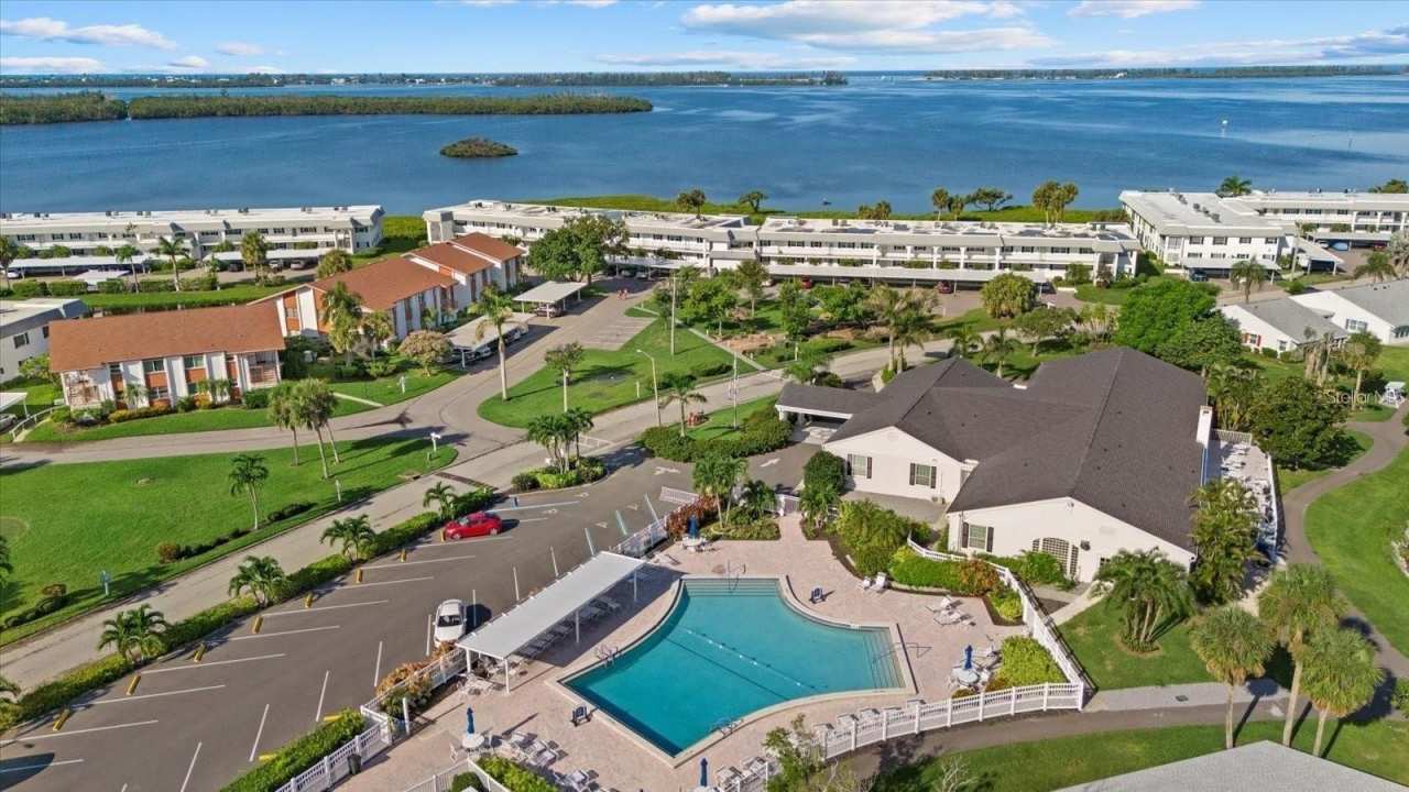 4852 INDEPENDENCE DRIVE