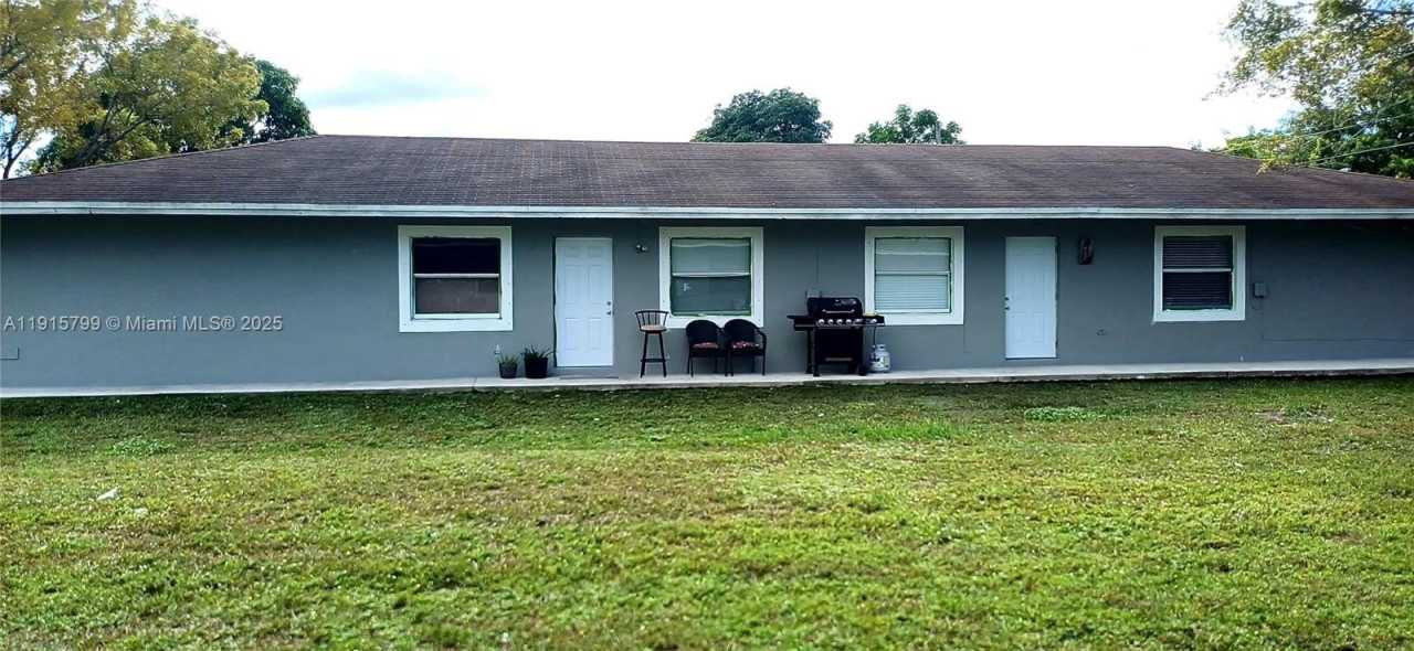 1801-1803 SW 44th Ter