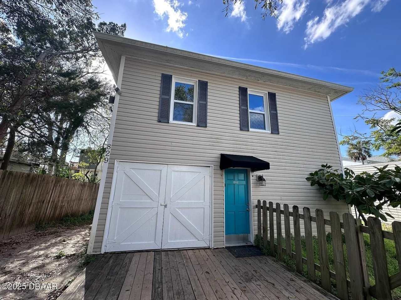 831 N Oleander Avenue