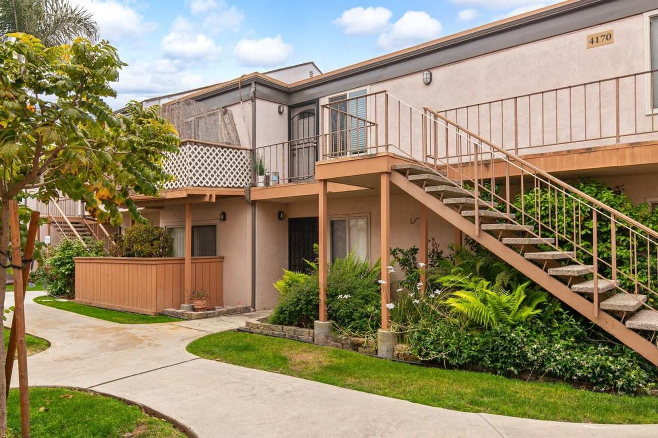 2 BED/2 BATH CONDO IN THE HEART OF CLAIREMONT
