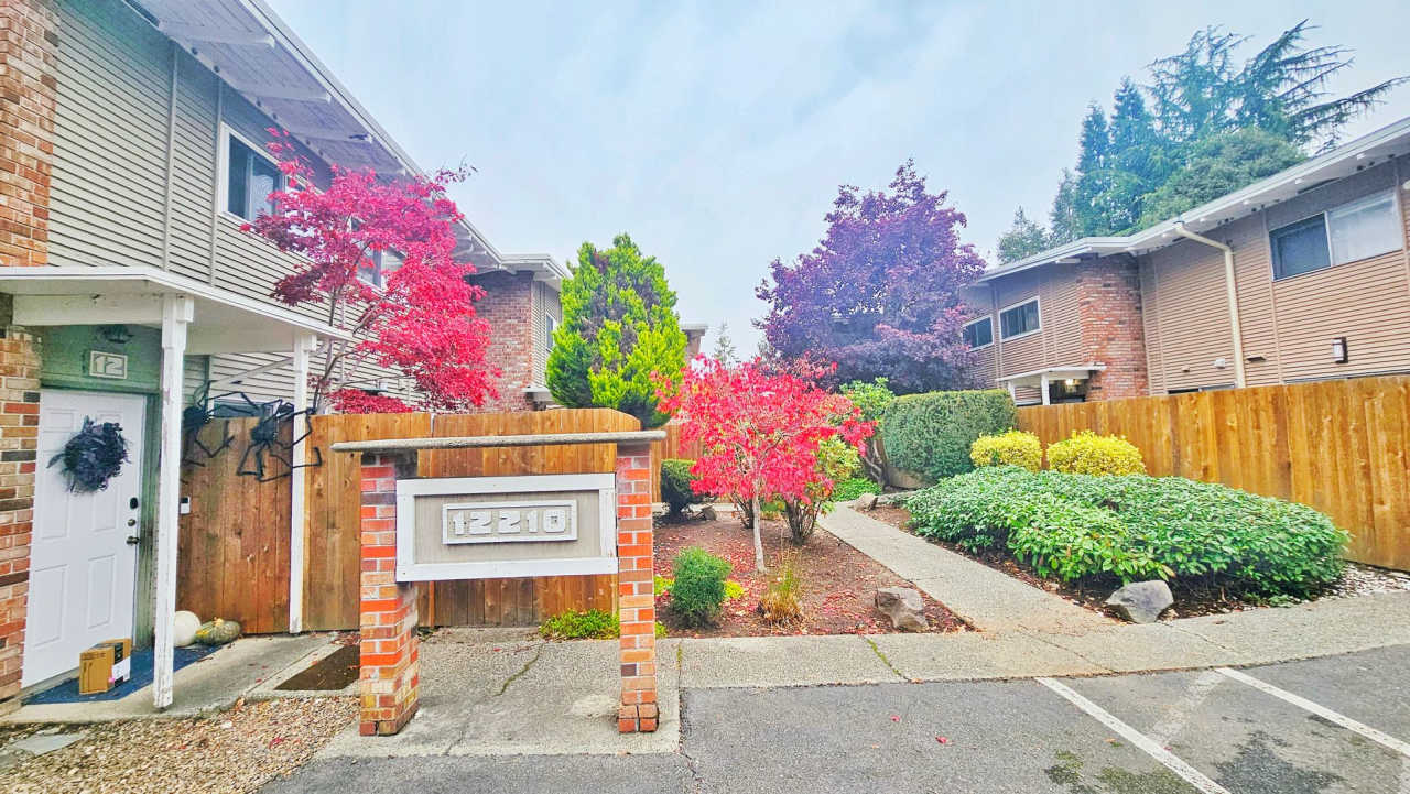 Charming 3-Bedroom 1.5 Bath Apt in Prime Bellevue Location.