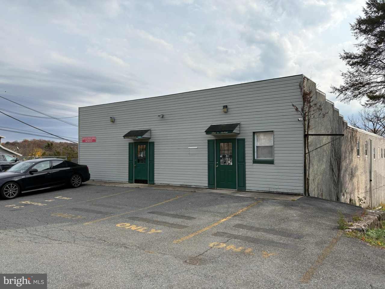 4228 ST LAWRENCE Avenue