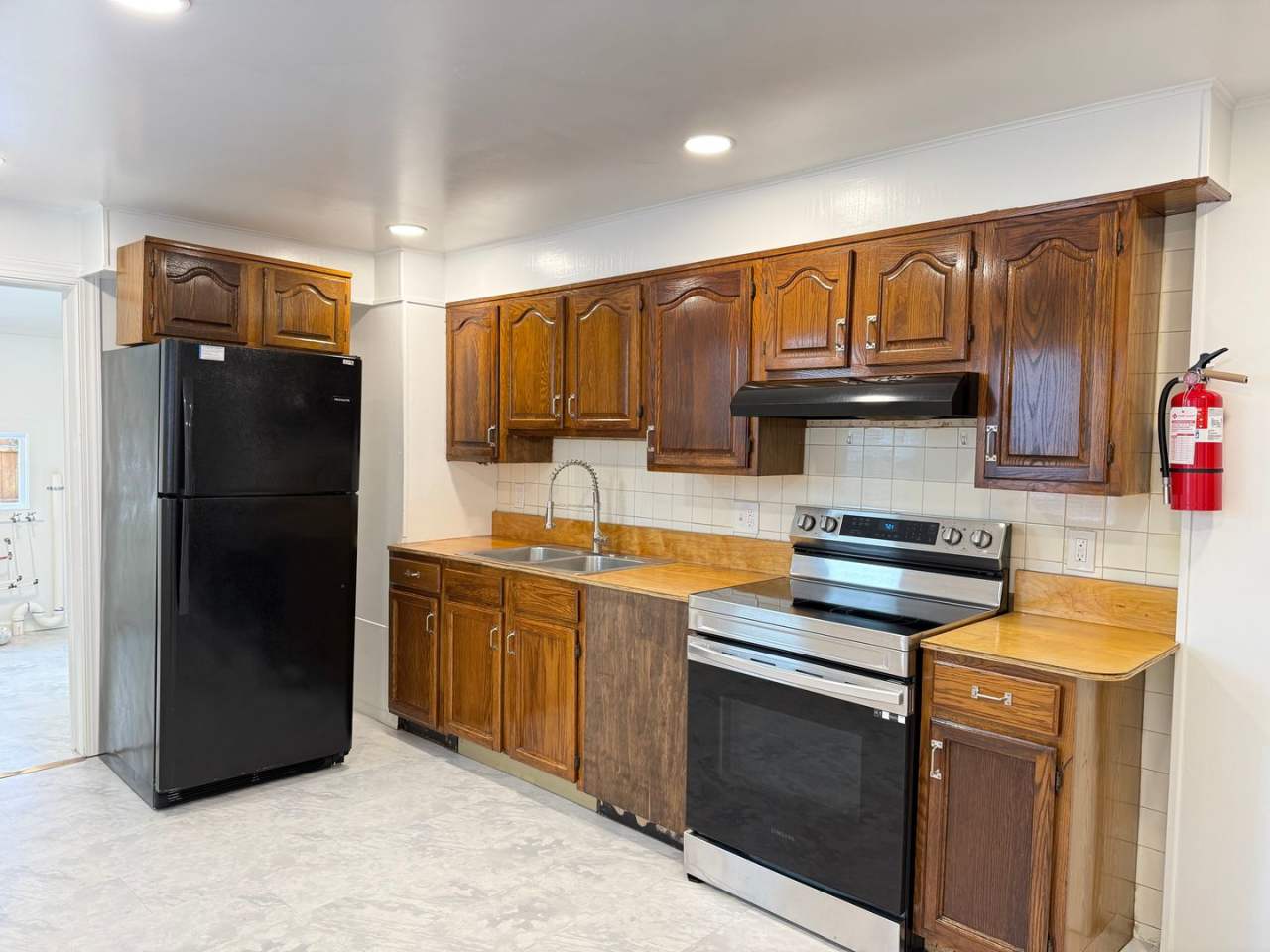 ACCEPTING SECTION 8 - Spacious 3 Bedroom 2 Bathroom Home in Columbia!