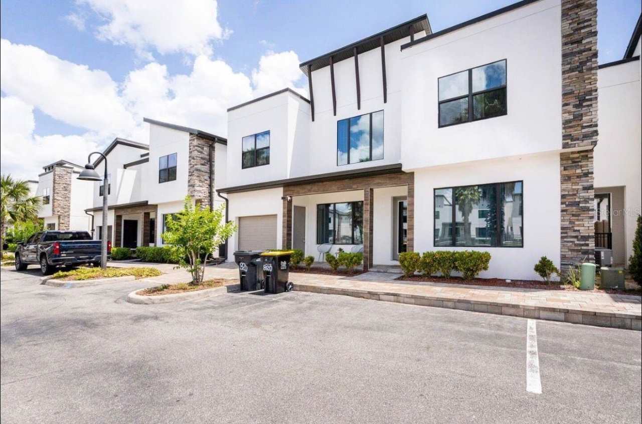 320 VILLA DOMANI COURT