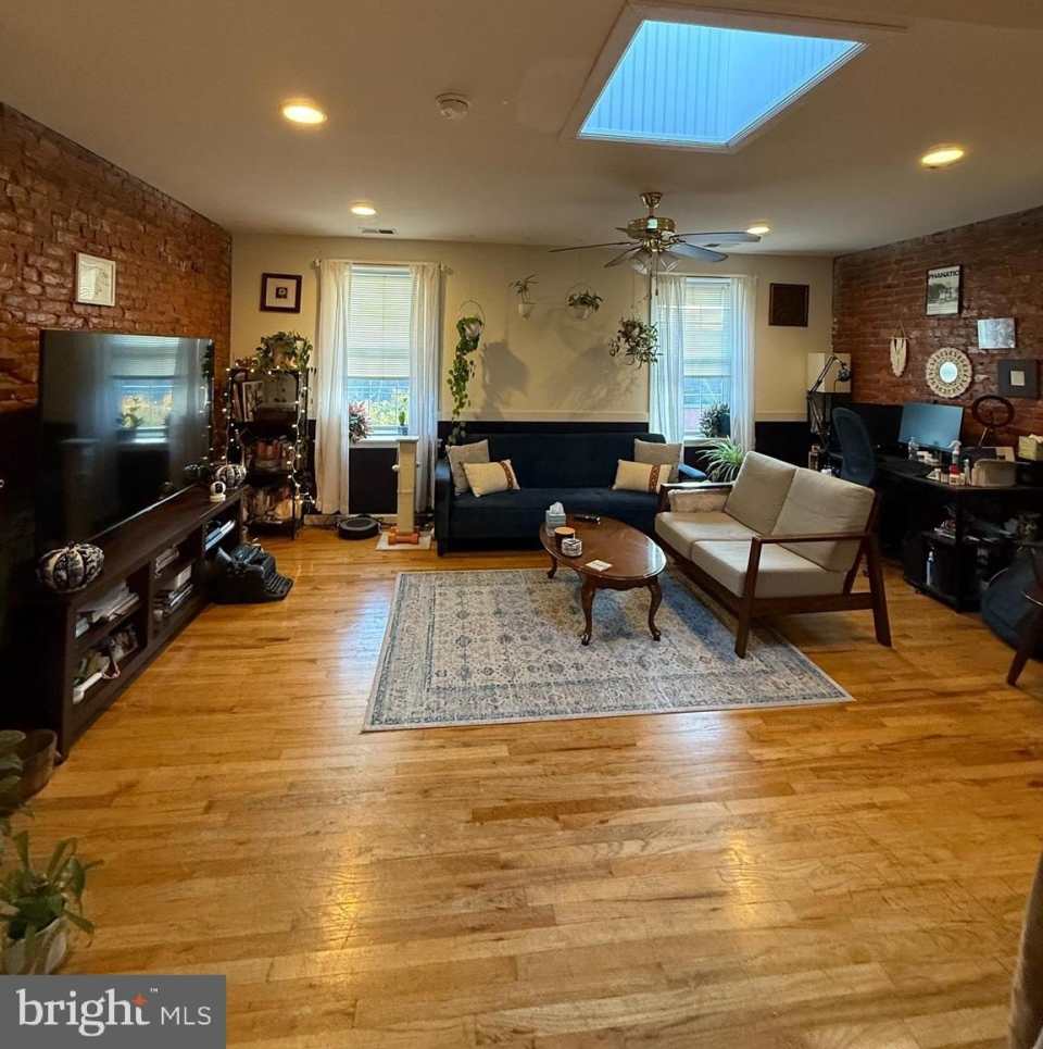 1541 W THOMPSON Street unit: 3