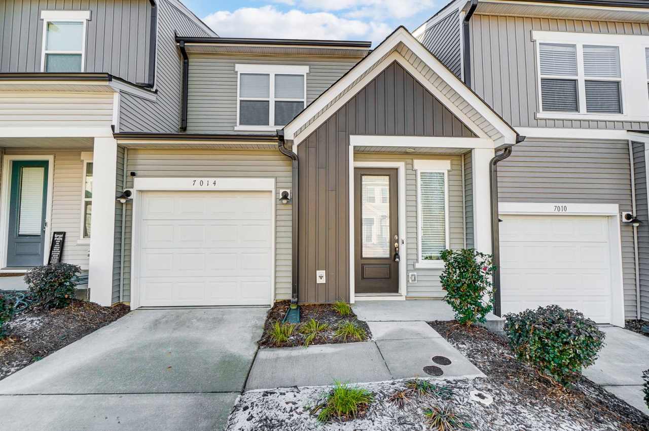 Move-in Ready Modern Townhome!!