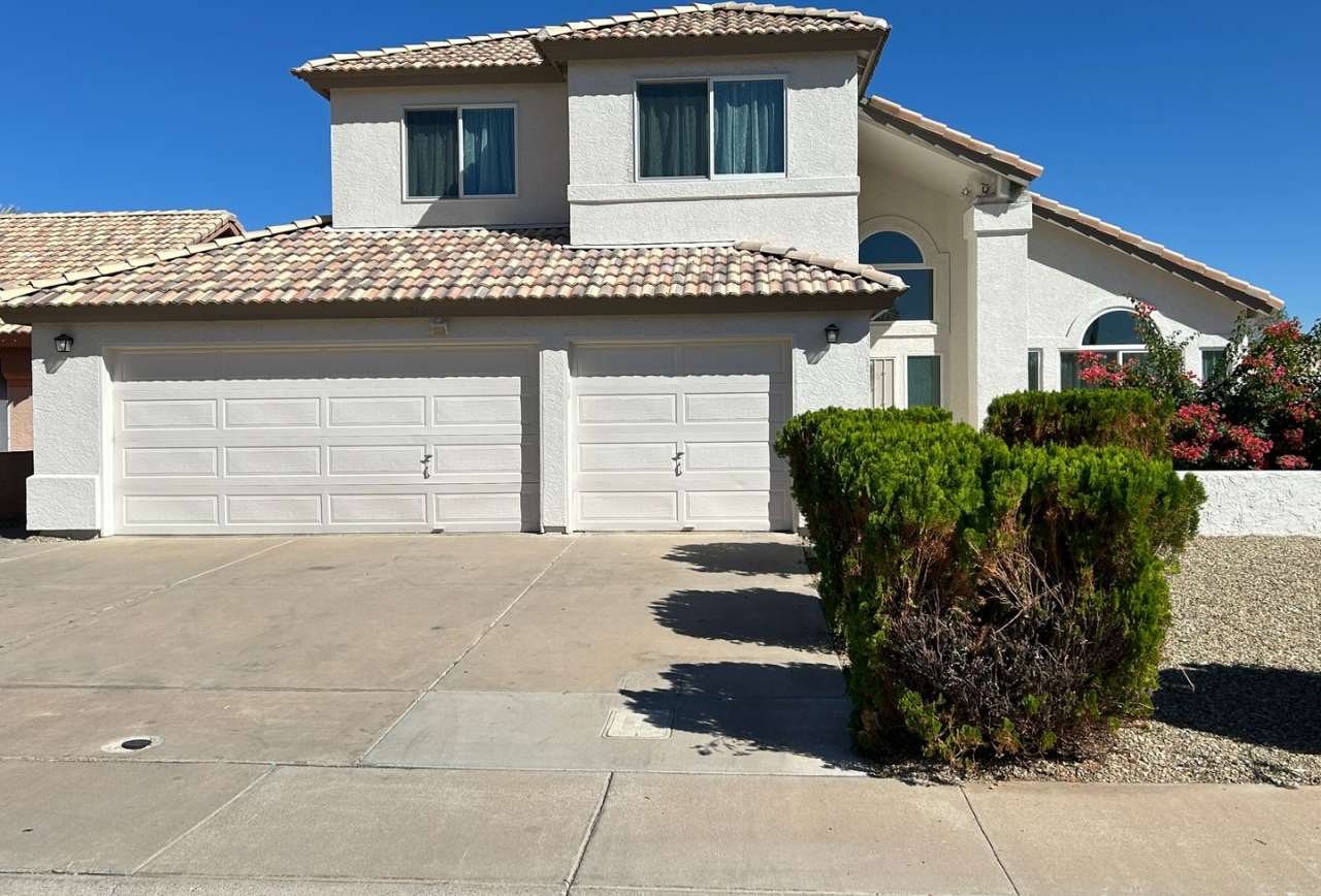 MUST SEE HOME IN AVONDALE WITH POOL!