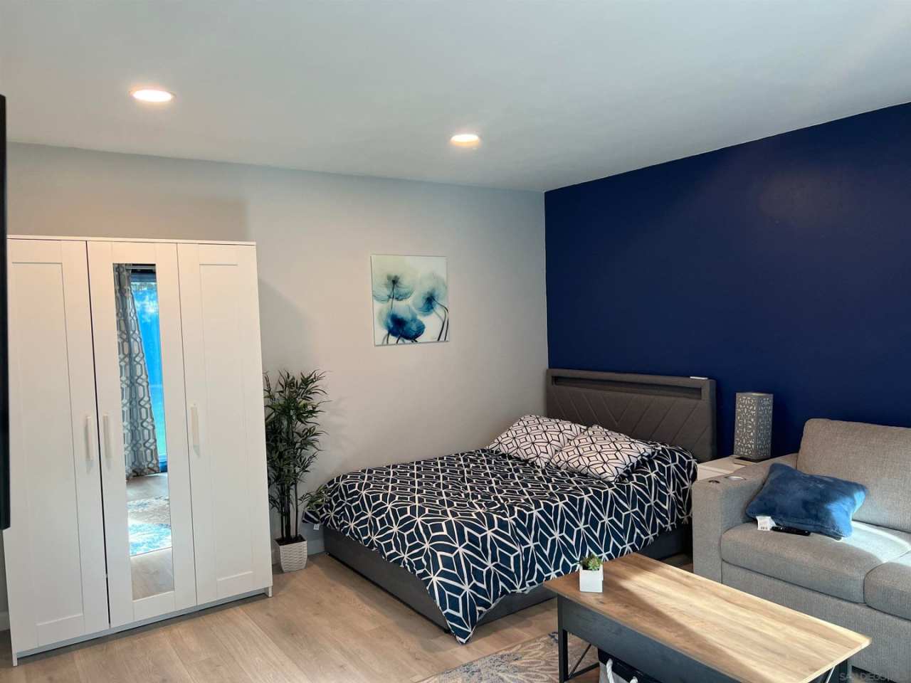 FURNISHED SAN CARLOS STUDIO-AVAILABLE NOW!!!