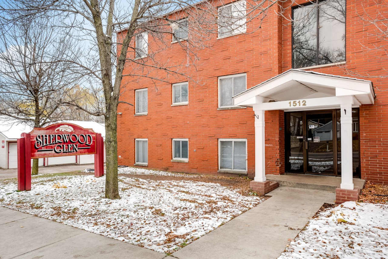 1490 County Road B East - 101