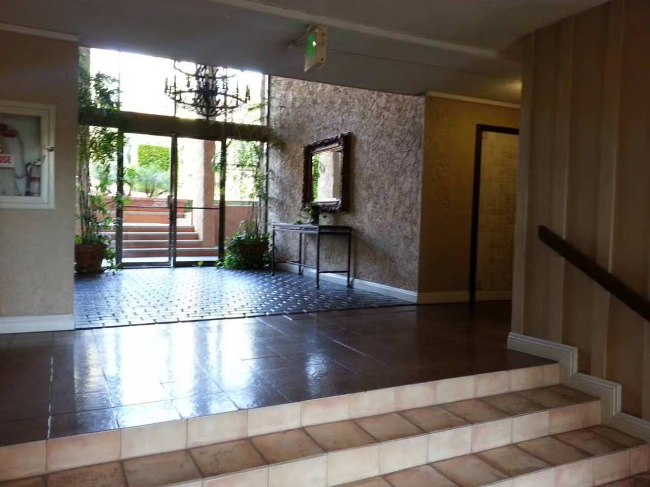 PRIME HOLLYWOOD 3RD FLOOR 1-BEDROOM APARTMENT