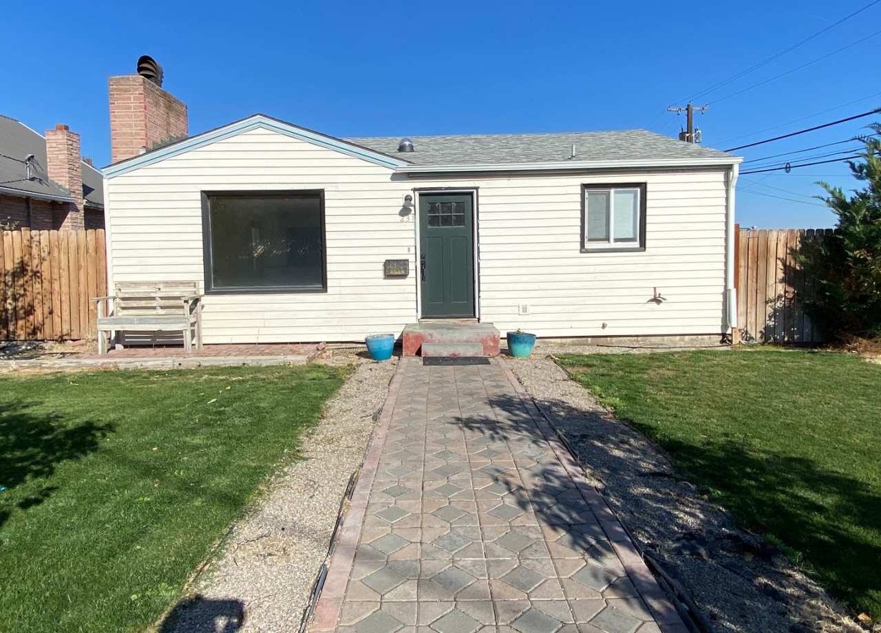 Ephrata 2 bedroom 1 bath home with garage