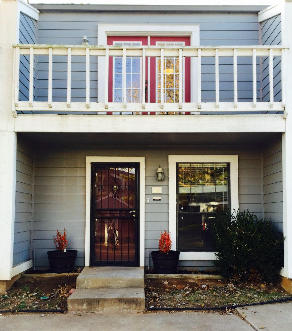 Darling Gathering Place Brookside Townhouse - Gated Community - 1 bedroom 1.5 bath, Small Fenced Yard!