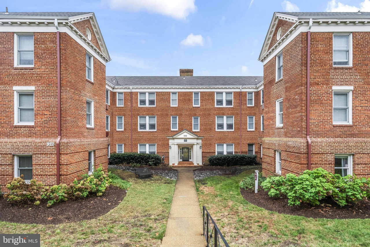 922 S WASHINGTON Street unit: 102