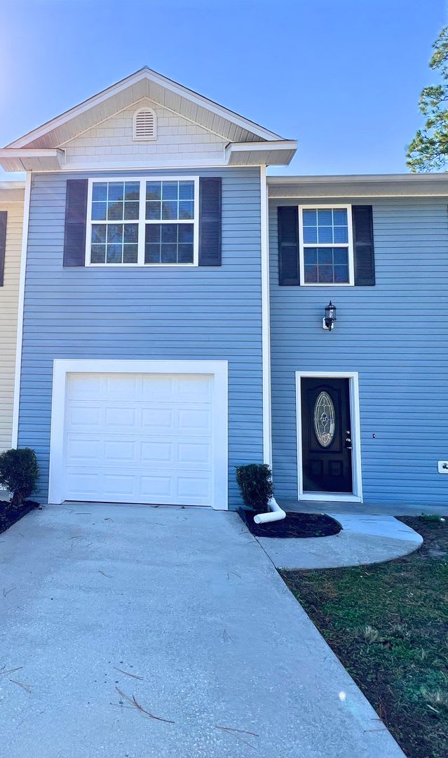 Updated 3/2 with a flex room- close to I95