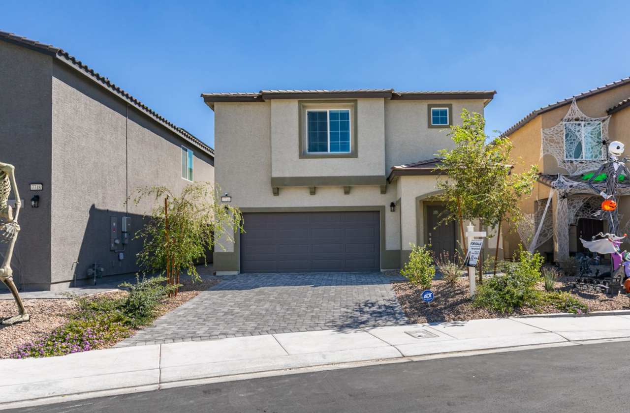 Nearly New Spacious Home in Tule Springs
