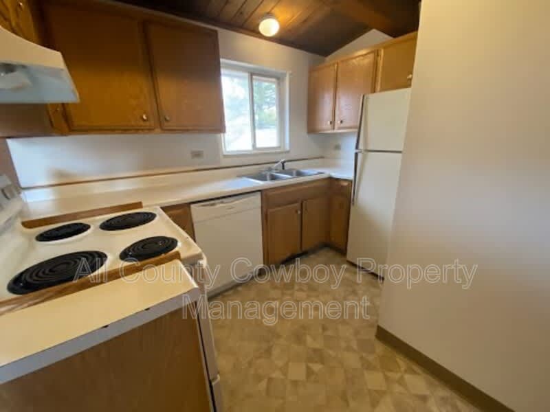 1000 E. Garfield St.