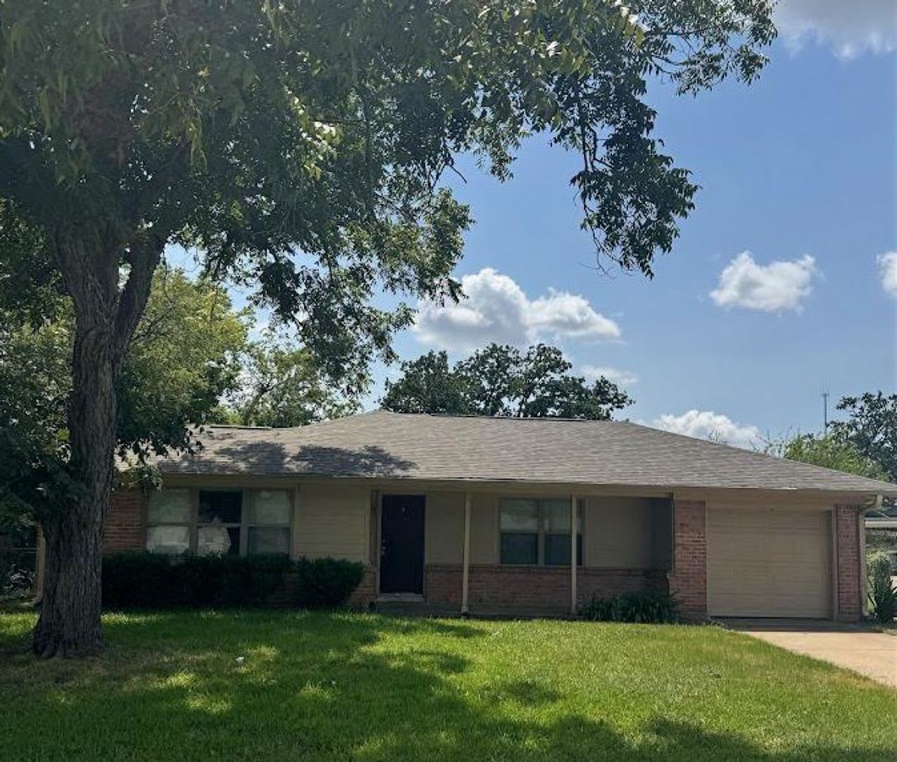 Tons of Character in this 3/2