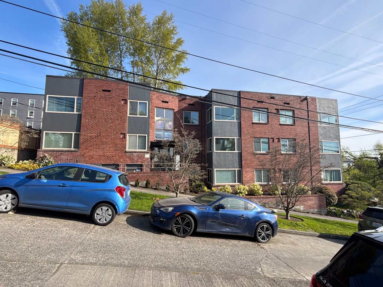 2424 E Denny Way