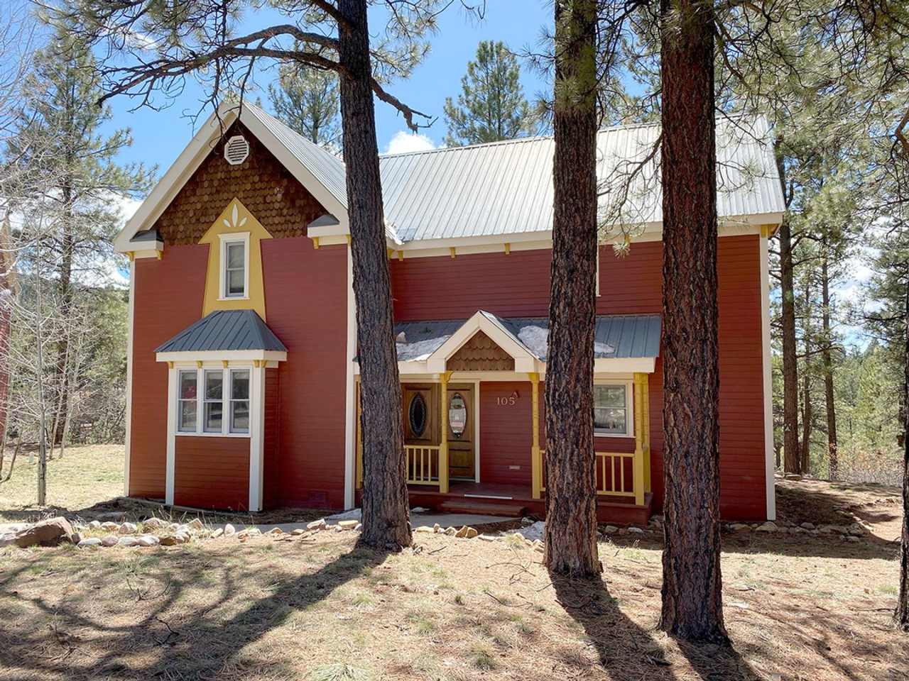 Second Floor Quiet Studio in Edgemont