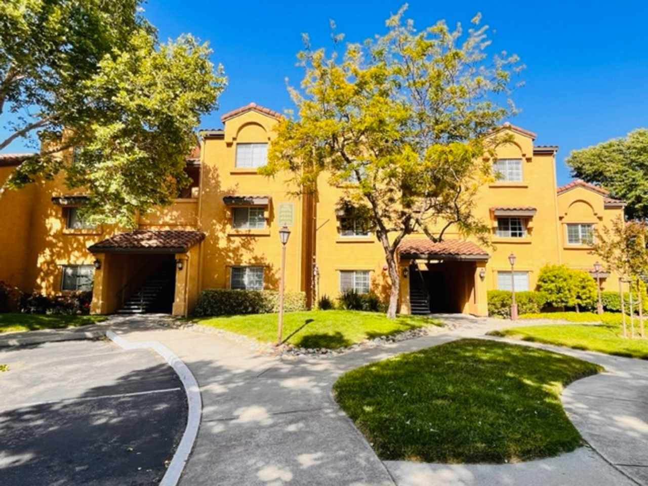 Move-in Ready, 2BD/2BA Single-Story Condo Unit in Gated Siena Hills of San Ramon- Available NOW!