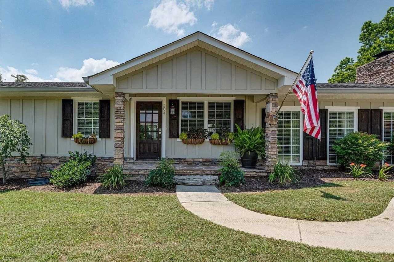 COMPLETELY FURNISHED EXECUTIVE RENTAL