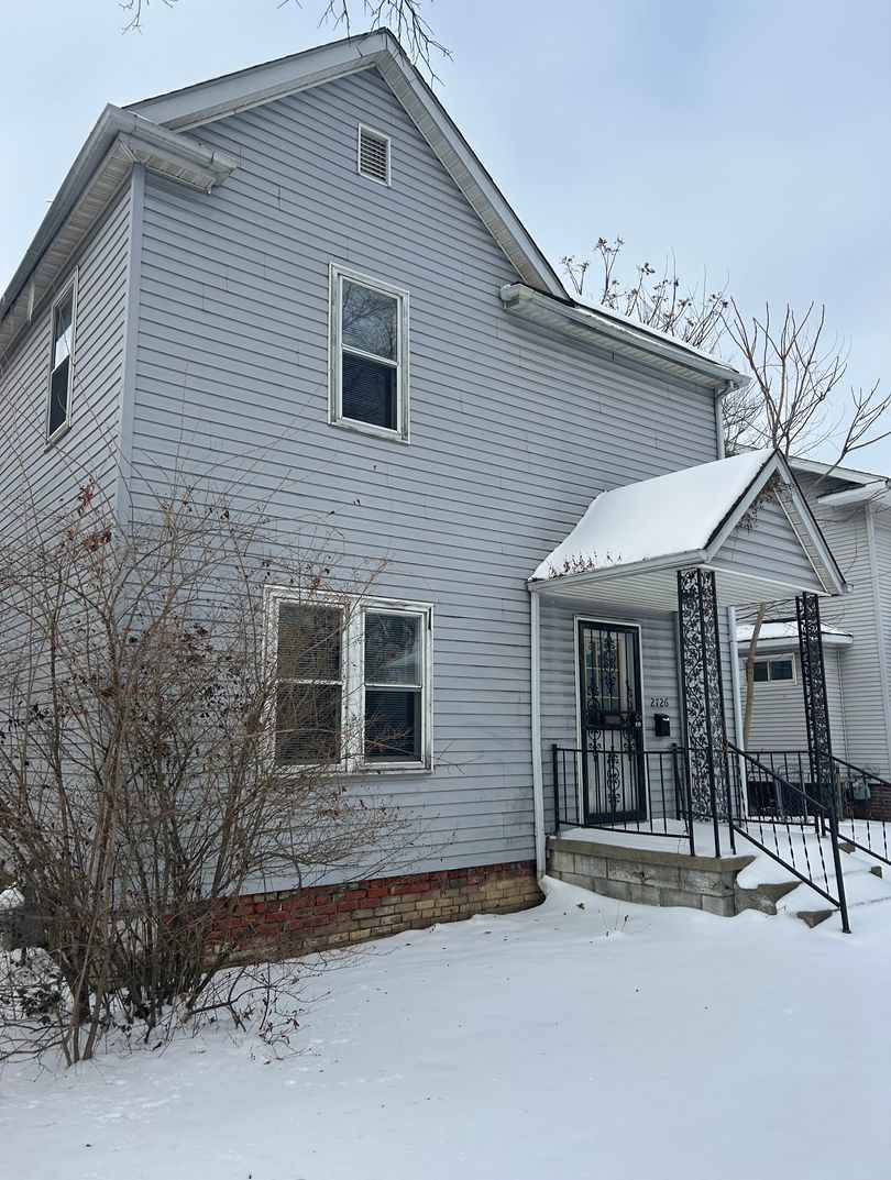 2726 John St-Large 3 Bedroom Home.