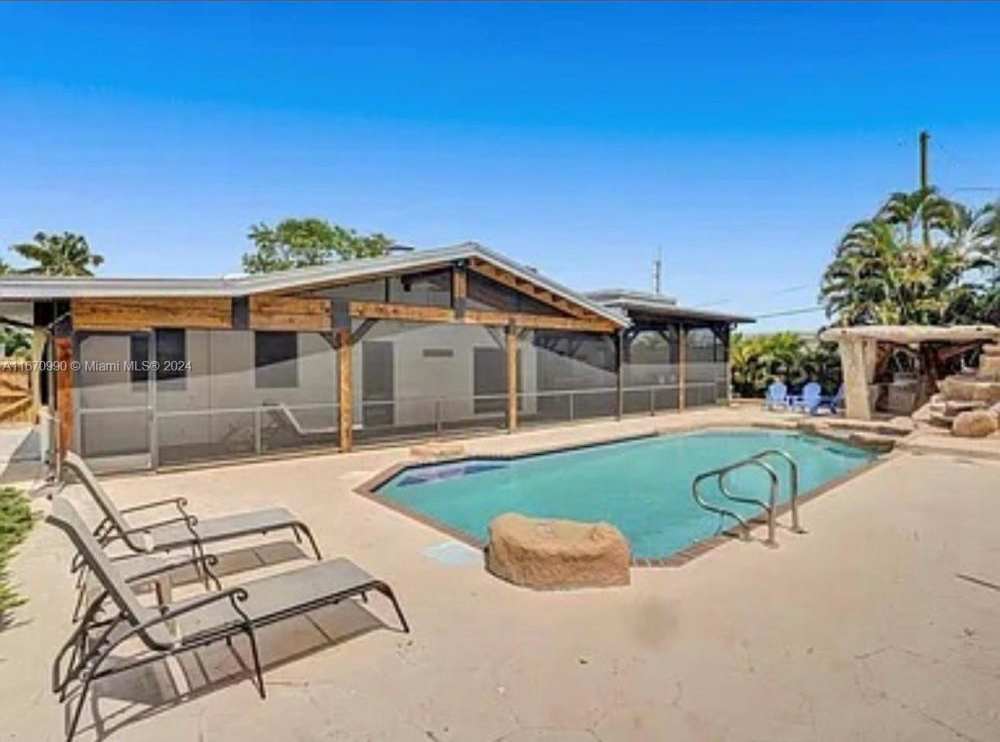 6431 Scott St Hollywood FL