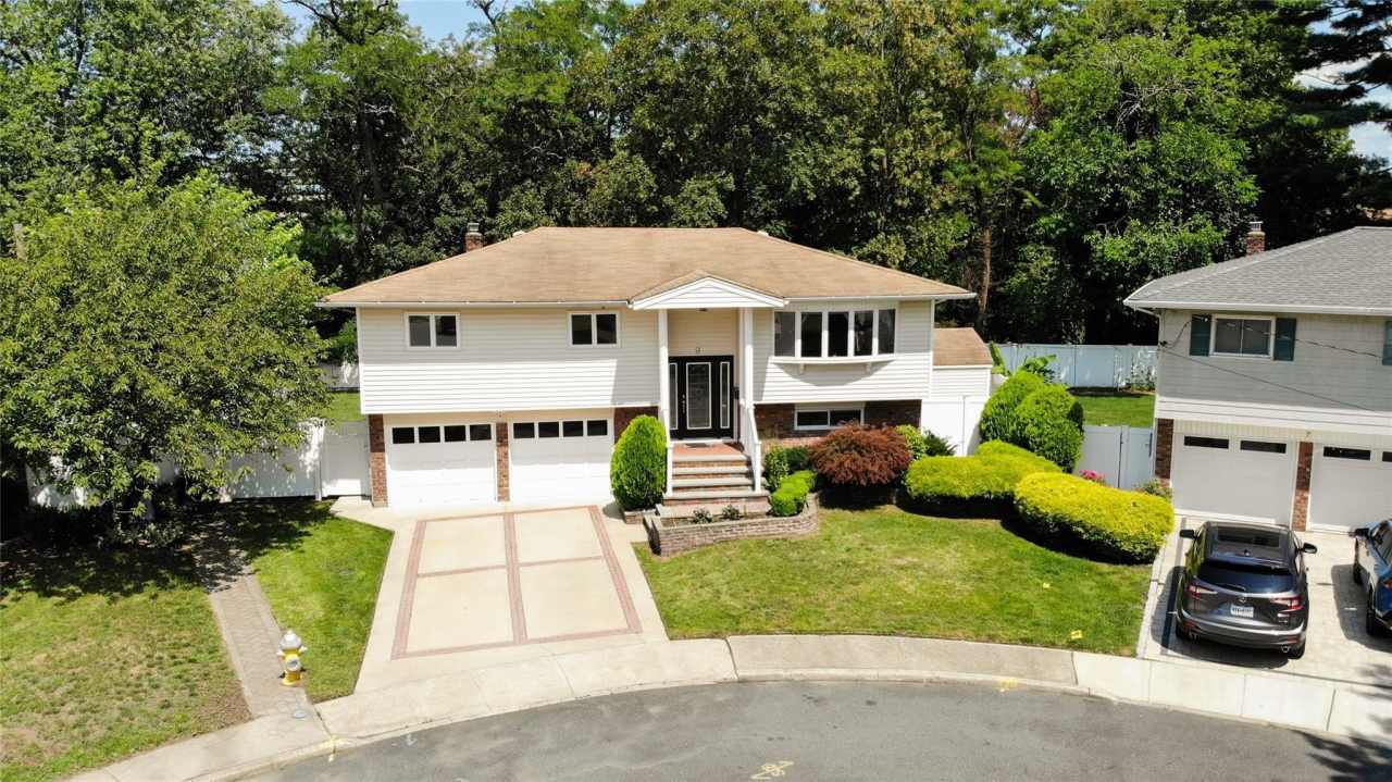9 Lawrence Court