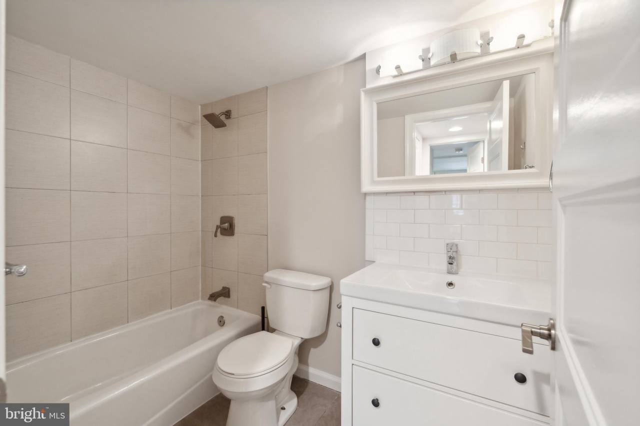 1213 STAPLES Street NE unit: B