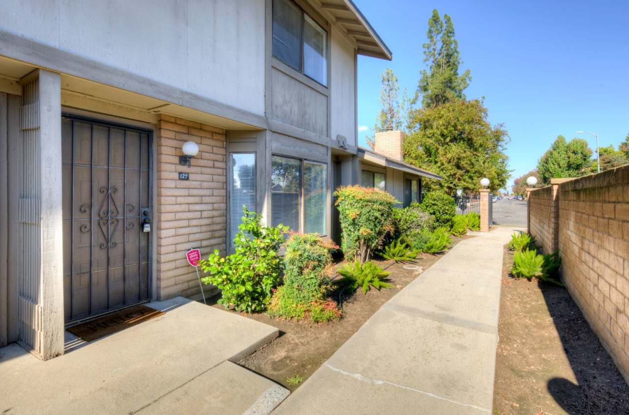 4676 E. Alamos Unit 127