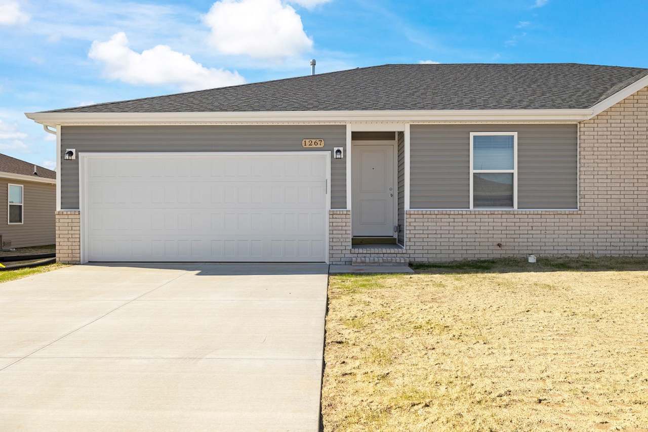 Newer 3 bedroom duplex in Republic!