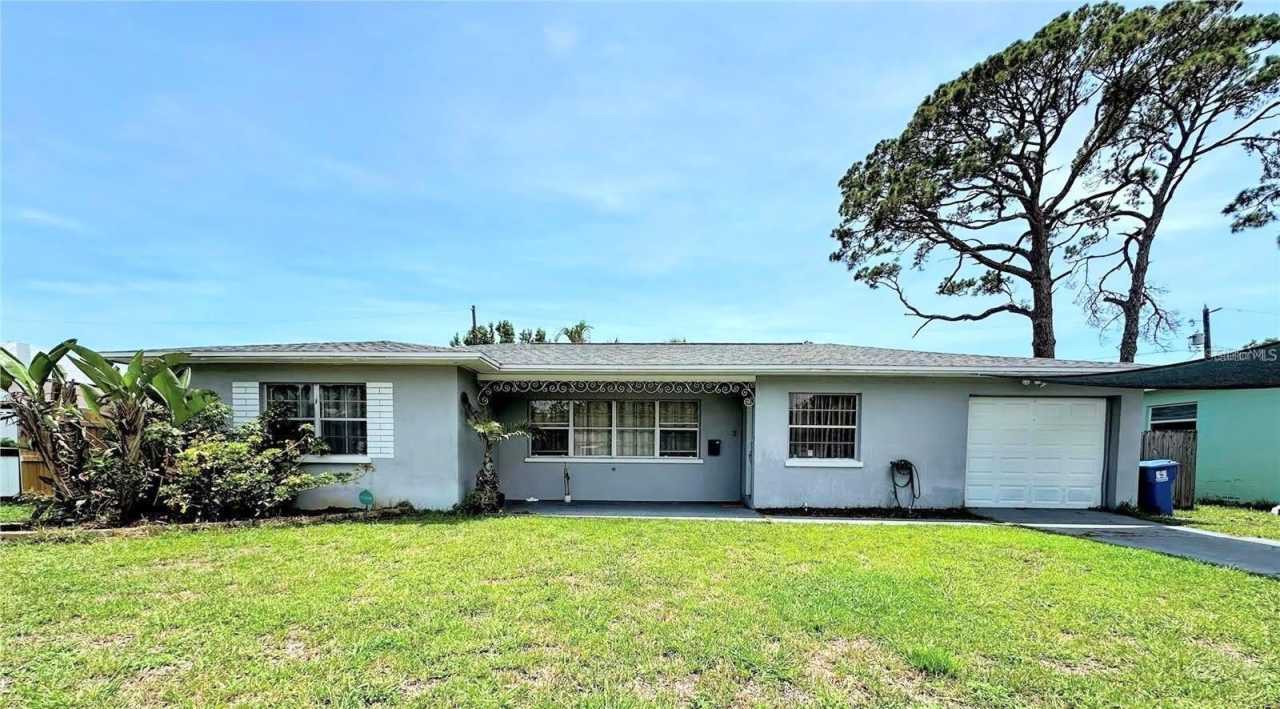 1738 TYRONE BOULEVARD N