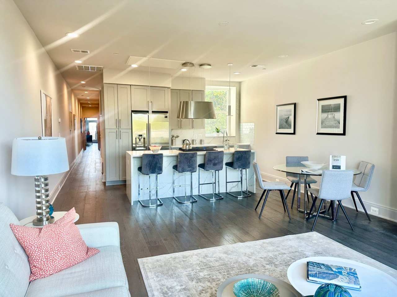 2 Bedroom 2.5 Bathroom Penthouse with Parking and Pets Welcome!