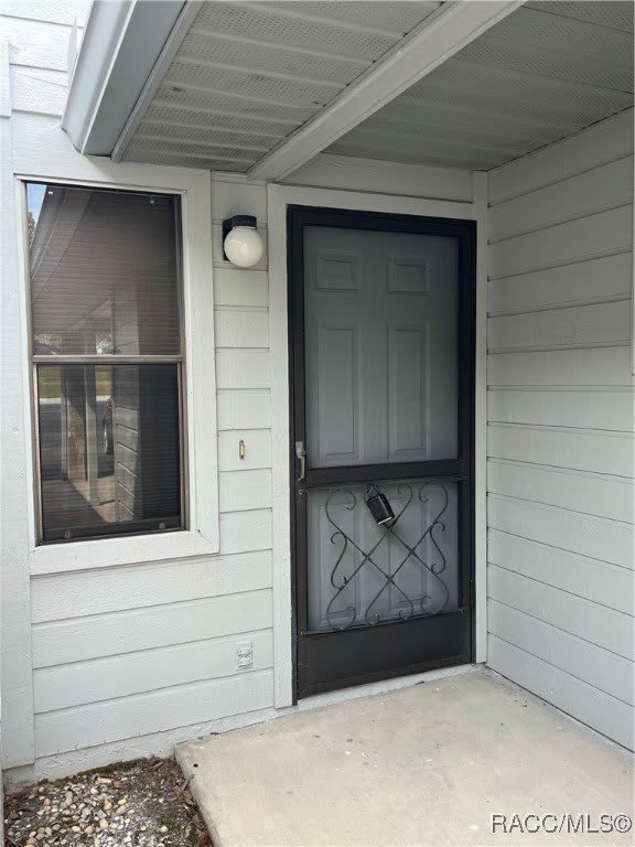 810 E Gilchrist Court