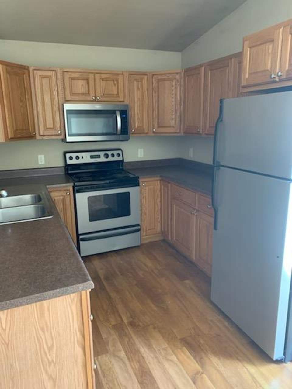 $1700 - 3 Bedroom, 2 Bathroom Townhome - Garage and Large Yard!