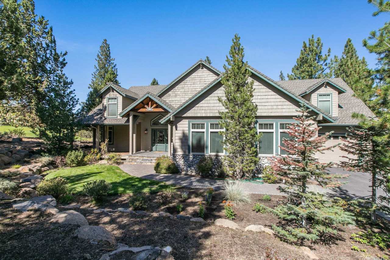 Single Level Gorgeous Awbrey Glen home!