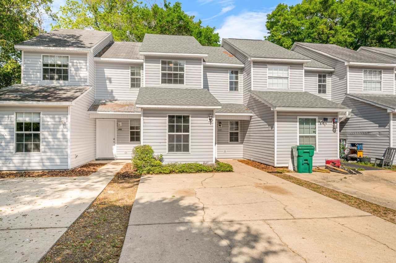 648 Virginia Oak Ct, Fort Walton Beach, FL 32548 MOVE IN SPECIAL!! Waived $350 Cleaning Fee!!!!!